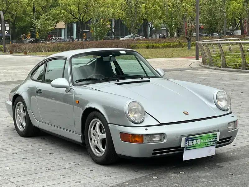 Porsche 911 1990 3.6L Automatic Rear-Wheel Drive 4-Seater Factory Custom Edition — миниатюра 3