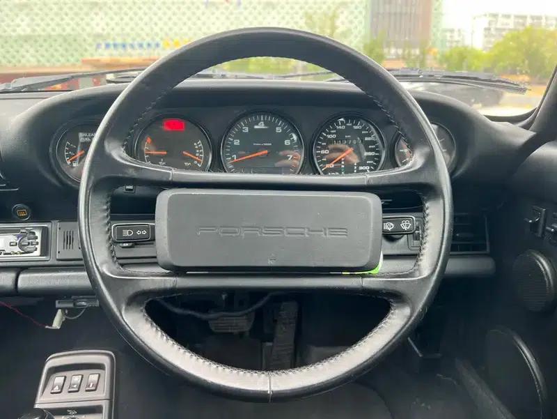 Porsche 911 1990 3.6L Automatic Rear-Wheel Drive 4-Seater Factory Custom Edition — миниатюра 22