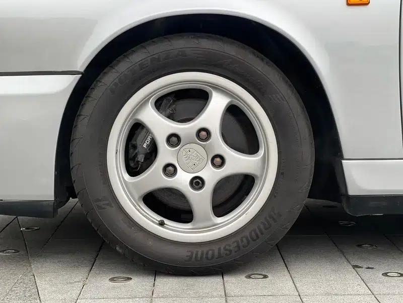 Porsche 911 1990 3.6L Automatic Rear-Wheel Drive 4-Seater Factory Custom Edition — миниатюра 9