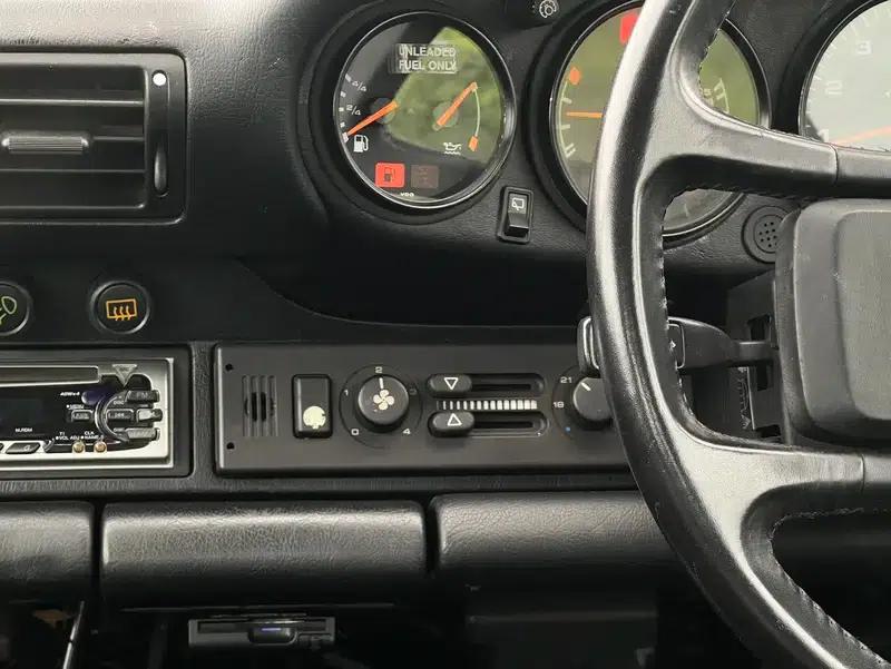 Porsche 911 1990 3.6L Automatic Rear-Wheel Drive 4-Seater Factory Custom Edition — миниатюра 10