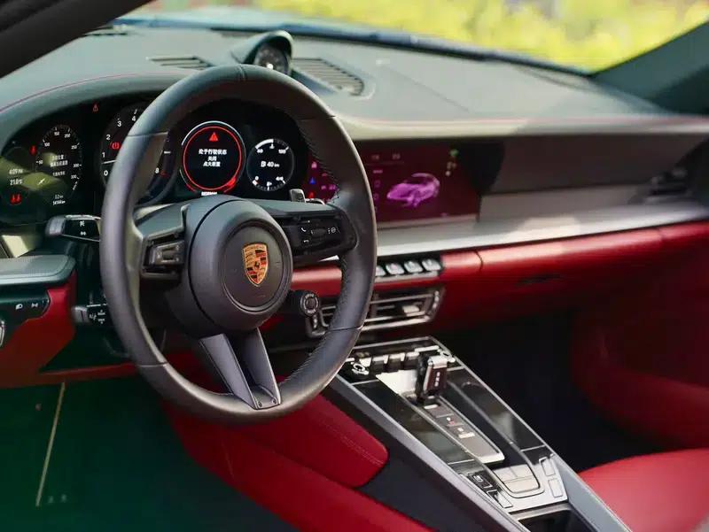 2023 Porsche 911 Carrera 4 3.0T — миниатюра 11