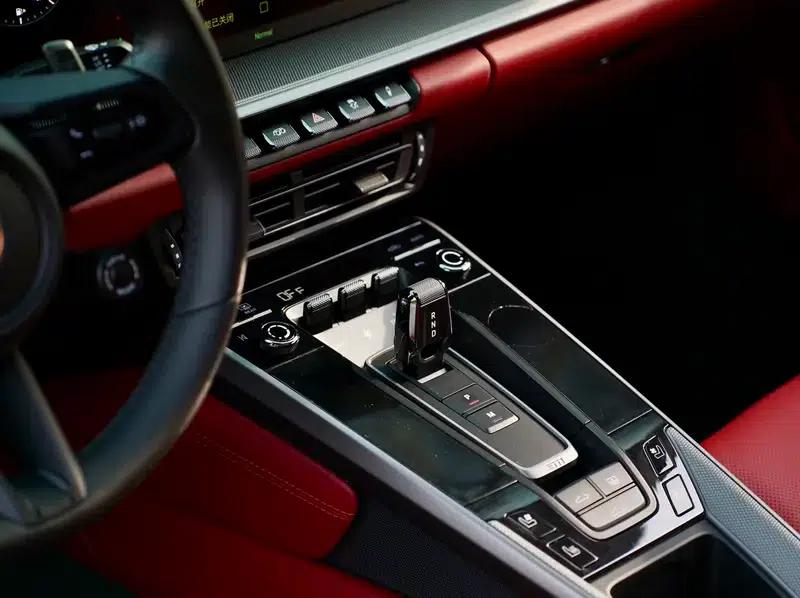 2023 Porsche 911 Carrera 4 3.0T — миниатюра 10