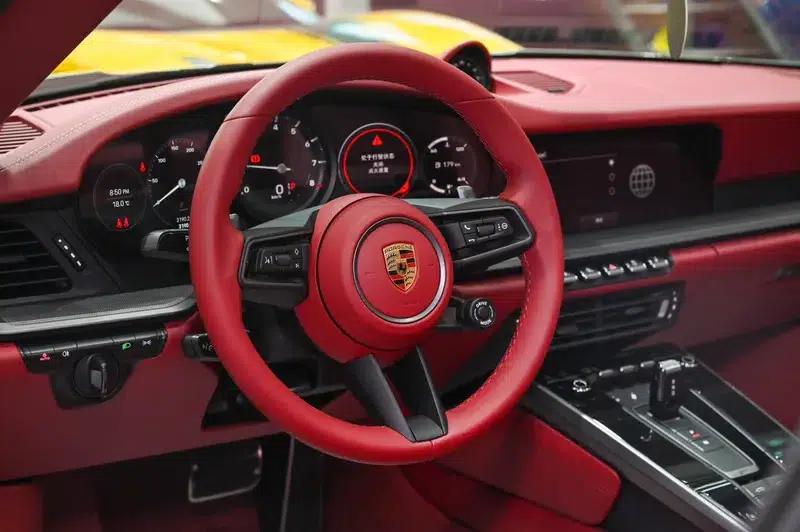 2023 Porsche 911 Targa 4 3.0T — миниатюра 16