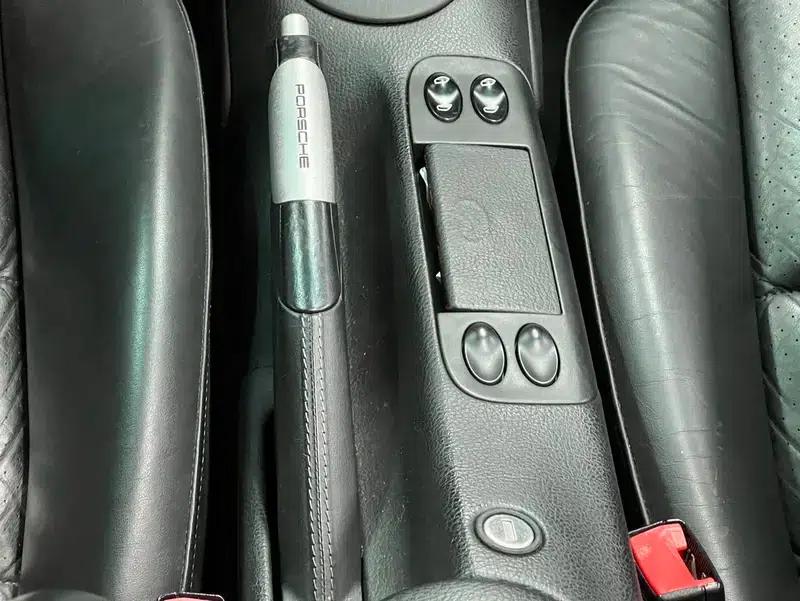 2005 Porsche 911 Carrera 4 AT 3.6L — миниатюра 17
