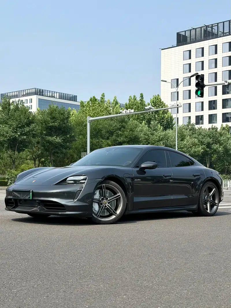 2019 Taycan Turbo — миниатюра 1