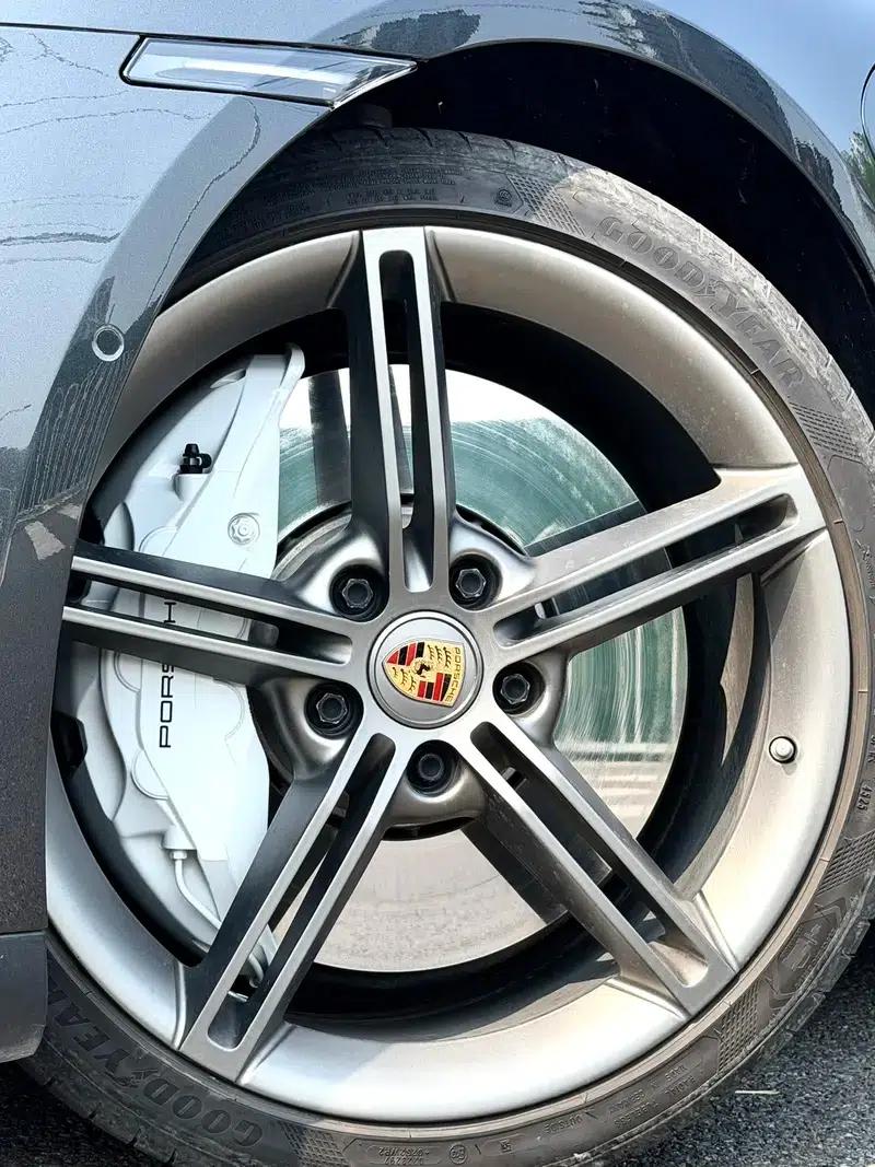 2019 Taycan Turbo — миниатюра 4