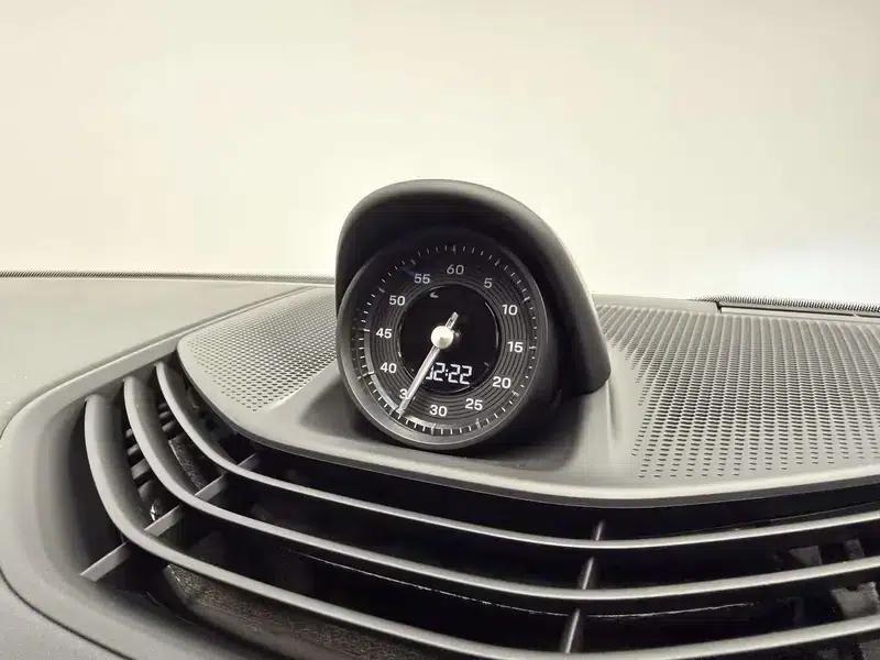 2023 Taycan AWD 5-seater Pure Electric Factory Custom Edition — миниатюра 8