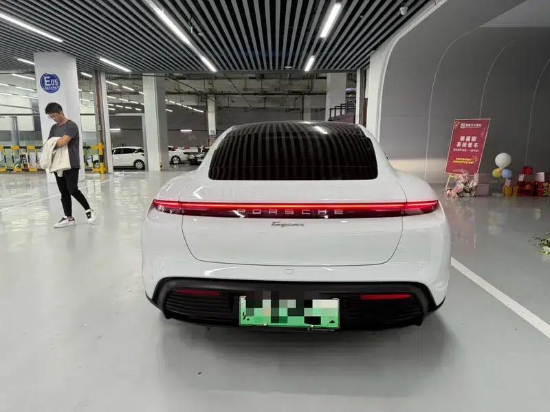 2020 Taycan — миниатюра 5