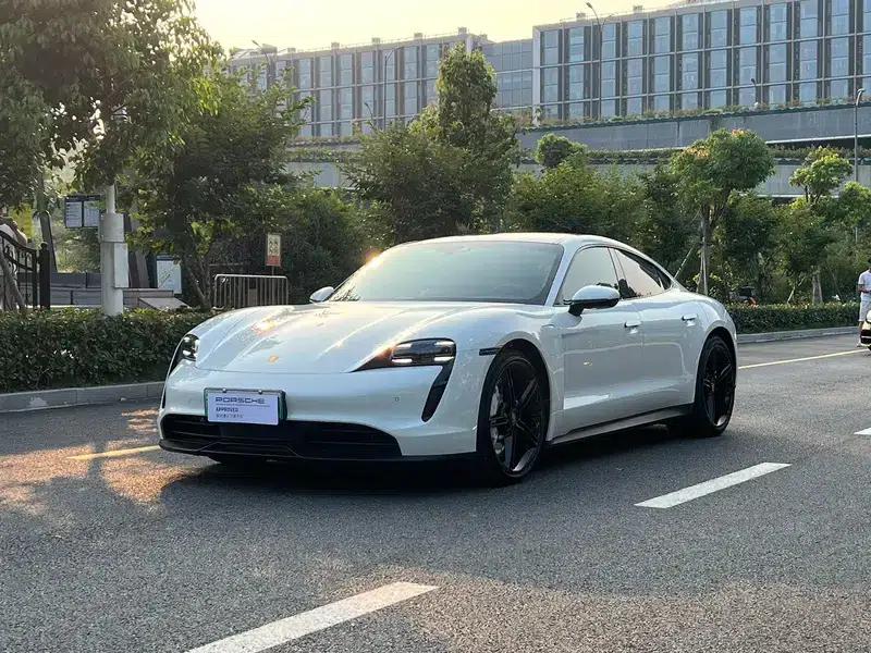 2022 Taycan Facelift — миниатюра 1
