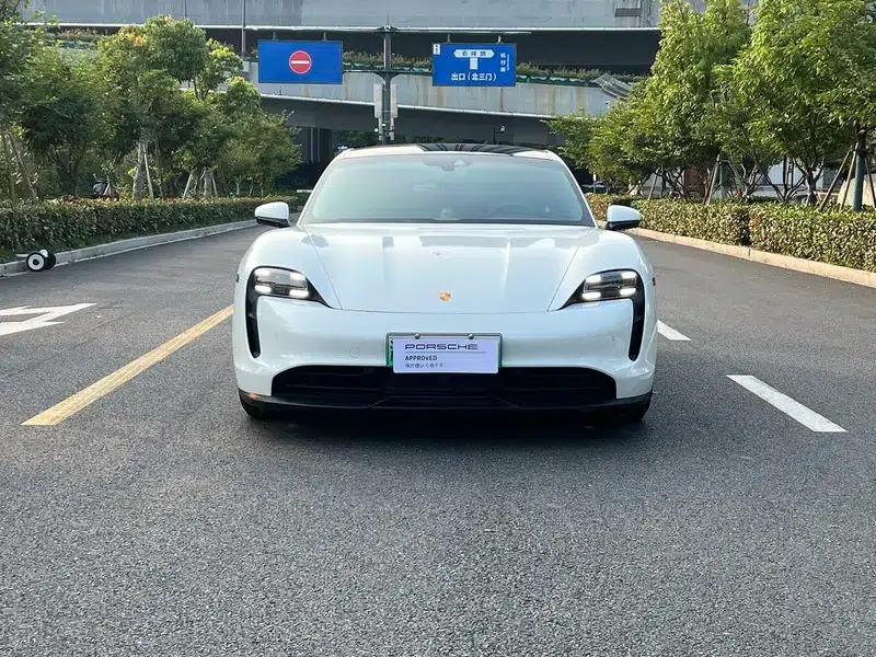2022 Taycan Facelift — миниатюра 2