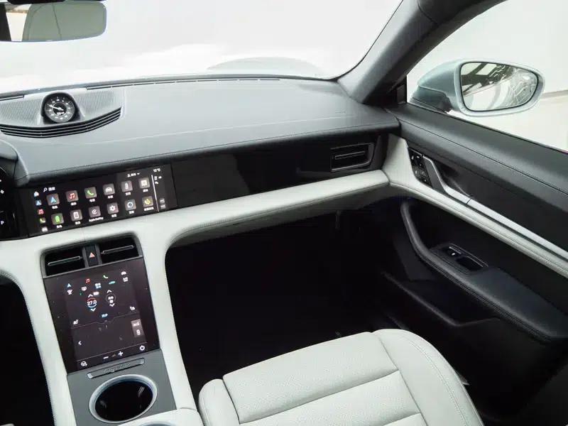 2019 Taycan 4S — миниатюра 16