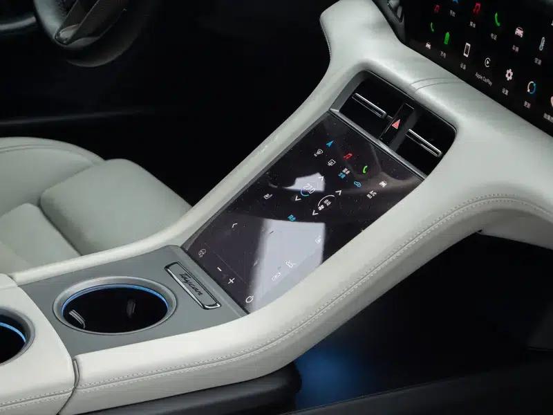 2019 Taycan 4S — миниатюра 23
