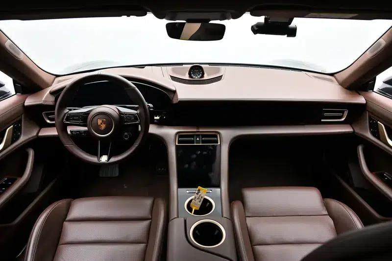 Taycan 2024 Taycan 4 Cross Turismo — миниатюра 11