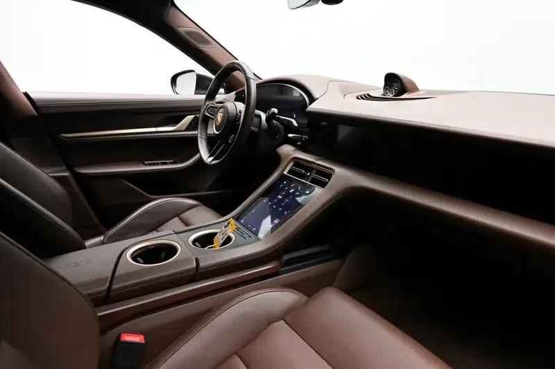 Taycan 2024 Taycan 4 Cross Turismo — миниатюра 14
