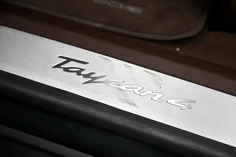 Taycan 2024 Taycan 4 Cross Turismo — миниатюра 9