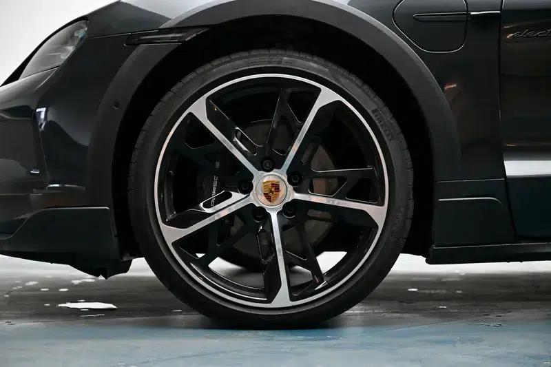 Taycan 2024 Taycan 4 Cross Turismo — миниатюра 10