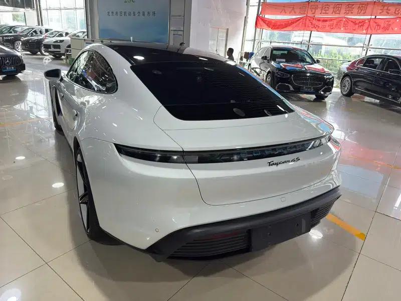 2022 Taycan 4S — миниатюра 18