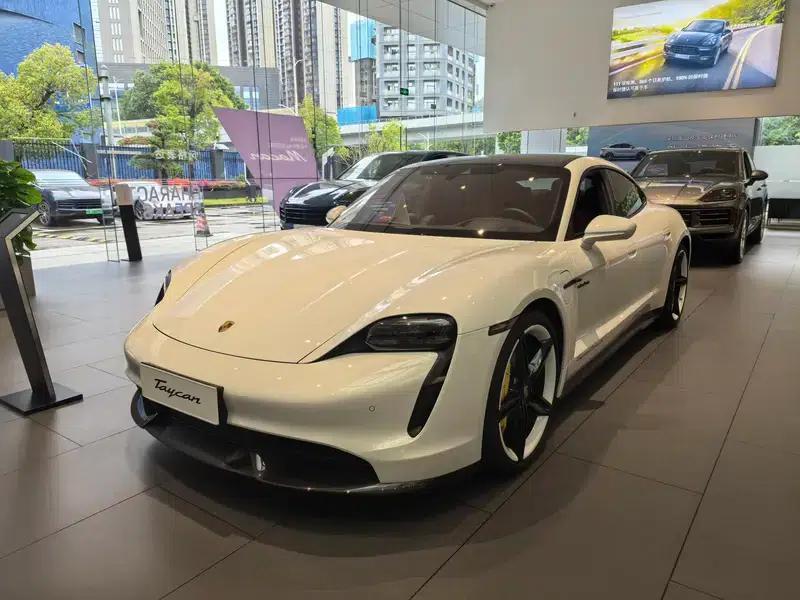 2022 Taycan Facelift: Taycan Turbo S — миниатюра 1