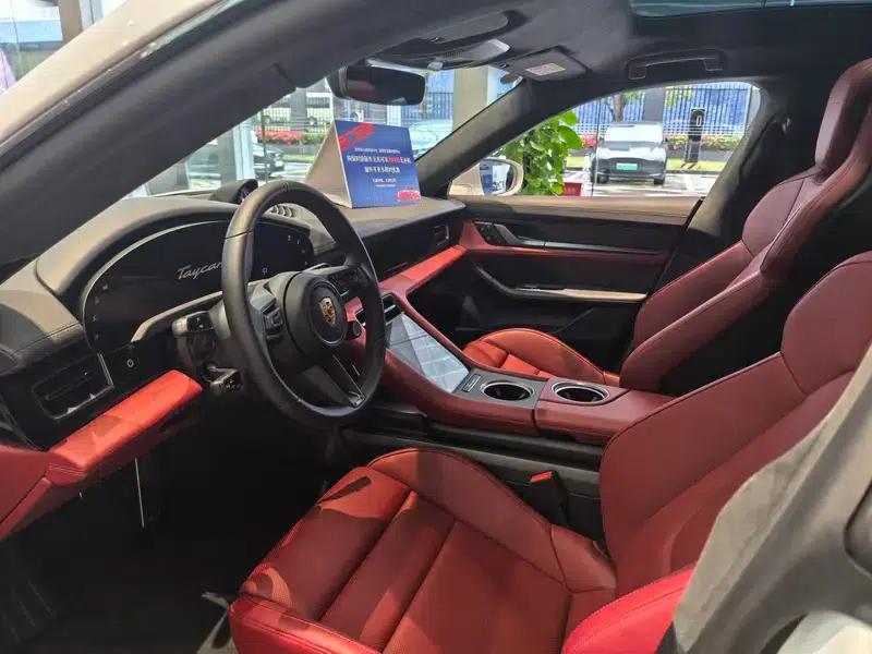2022 Taycan Facelift: Taycan Turbo S — миниатюра 12