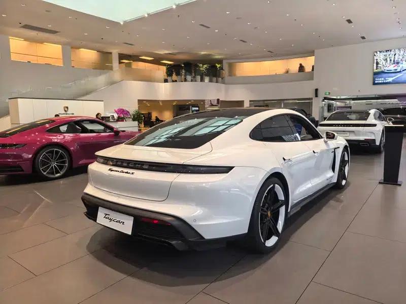 2022 Taycan Facelift: Taycan Turbo S — миниатюра 4