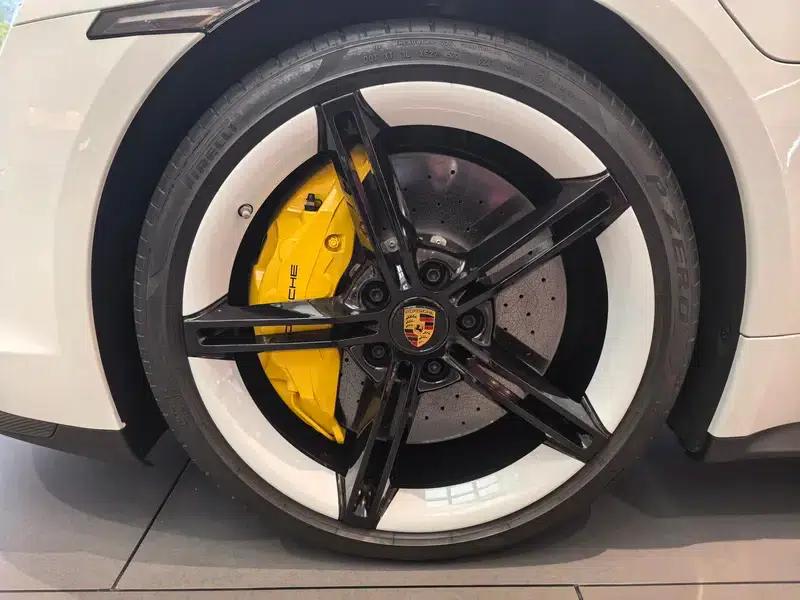 2022 Taycan Facelift: Taycan Turbo S — миниатюра 8