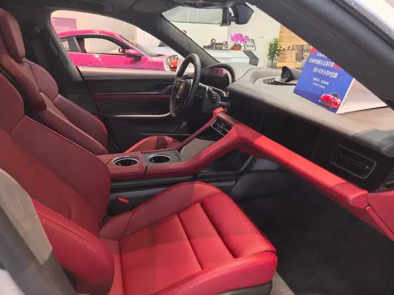 2022 Taycan Facelift: Taycan Turbo S — миниатюра 9