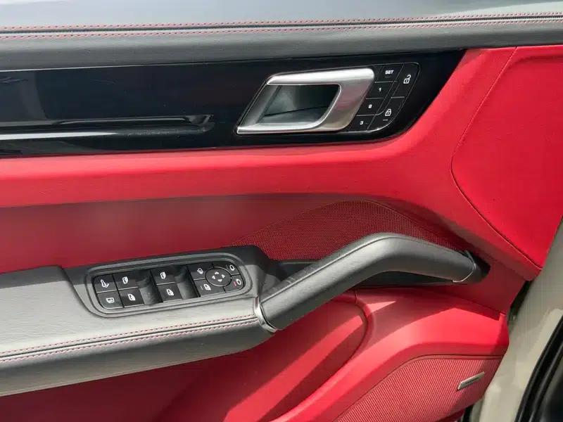 2022 Cayenne E-Hybrid 2.0T Platinum Edition — миниатюра 18