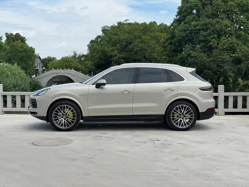 2022 Cayenne E-Hybrid 2.0T Platinum Edition — миниатюра 3