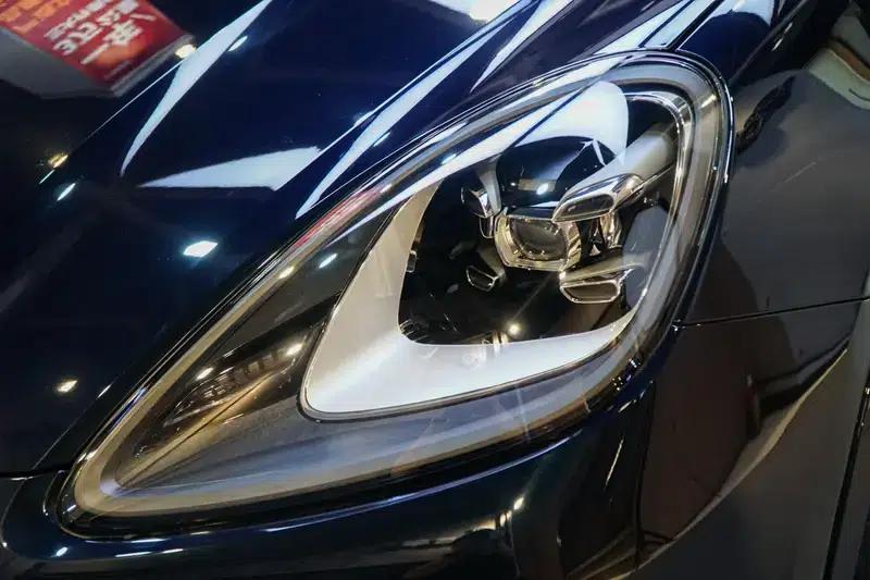 Cayenne E-Hybrid 2023 Cayenne E-Hybrid 2.0T — миниатюра 8