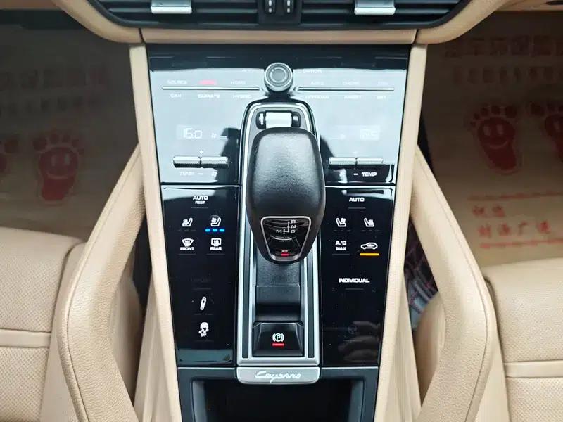 Cayenne E-Hybrid 2020 Cayenne E-Hybrid 2.0T — миниатюра 9