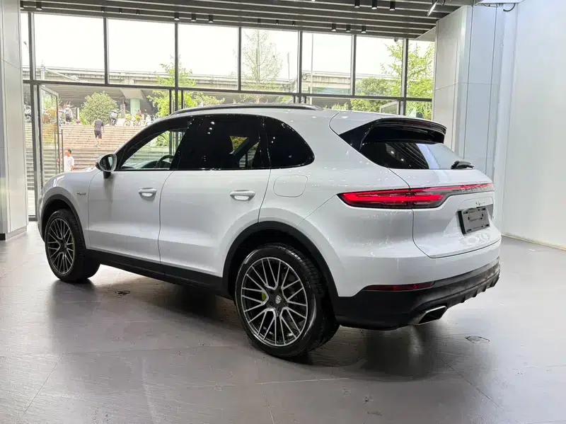 Cayenne E-Hybrid 2019 Cayenne E-Hybrid 2.0T — миниатюра 4