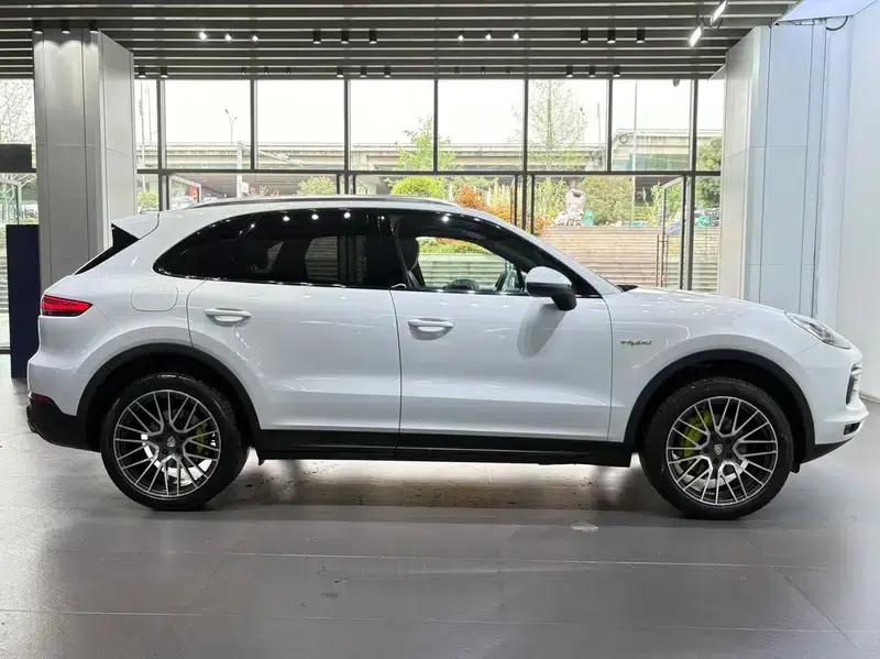 Cayenne E-Hybrid 2019 Cayenne E-Hybrid 2.0T — миниатюра 7