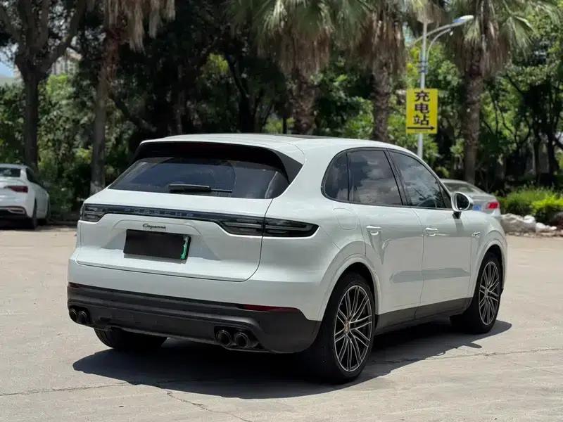 Cayenne E-Hybrid 2023 Cayenne E-Hybrid 2.0T — миниатюра 6