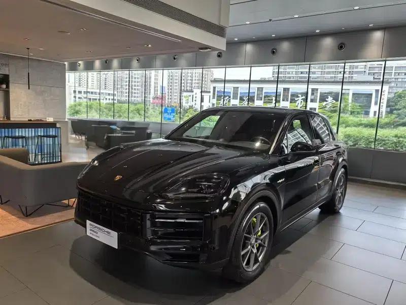 Cayenne E-Hybrid 2024 Cayenne E-Hybrid 2.0T — миниатюра 1