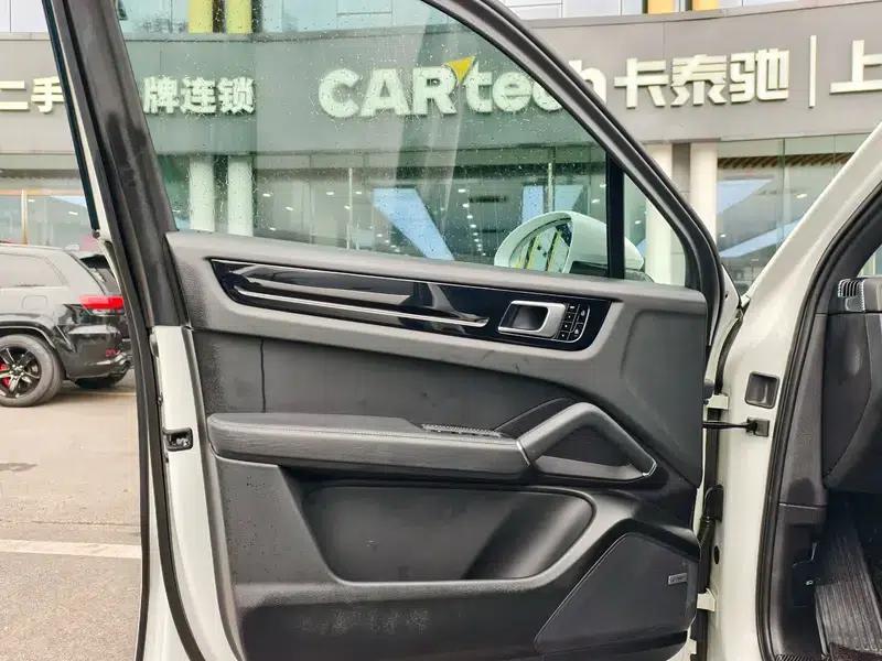 Cayenne E-Hybrid 2021 Cayenne E-Hybrid 2.0T — миниатюра 14
