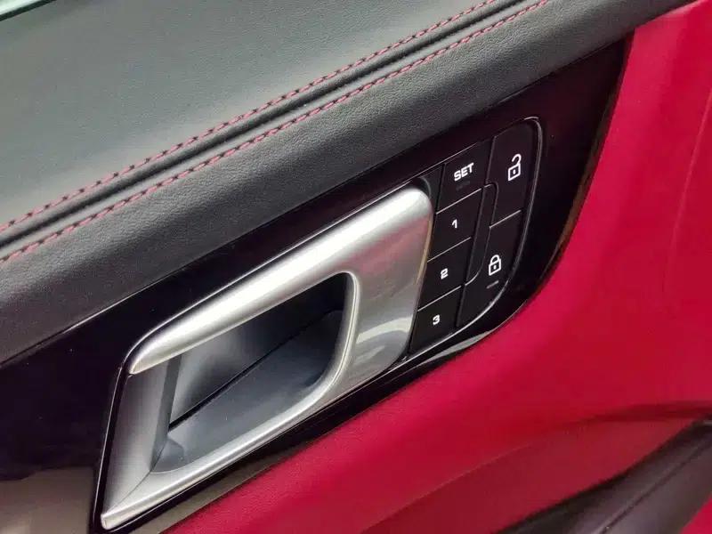 Cayenne E-Hybrid 2021 Cayenne E-Hybrid 2.0T — миниатюра 12