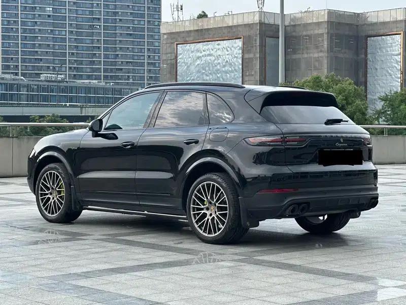 Cayenne E-Hybrid 2023 Cayenne E-Hybrid 2.0T — миниатюра 4