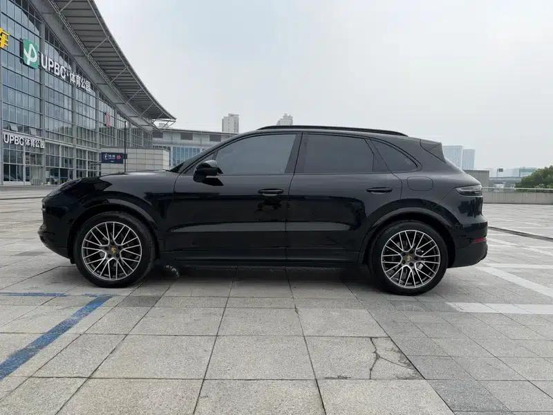 Cayenne E-Hybrid 2023 Cayenne E-Hybrid 2.0T — миниатюра 3