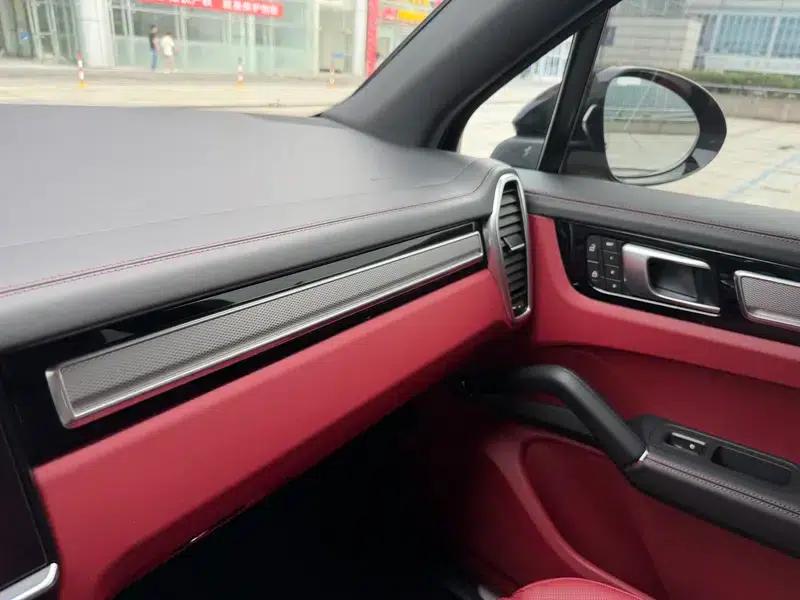 Cayenne E-Hybrid 2023 Cayenne E-Hybrid 2.0T — миниатюра 9