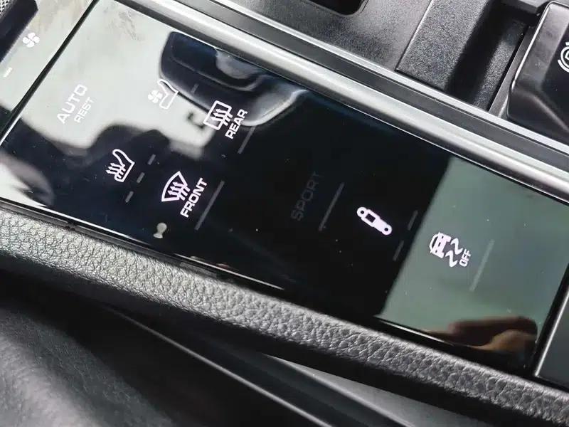 Cayenne E-Hybrid 2019 Cayenne E-Hybrid 2.0T — миниатюра 19