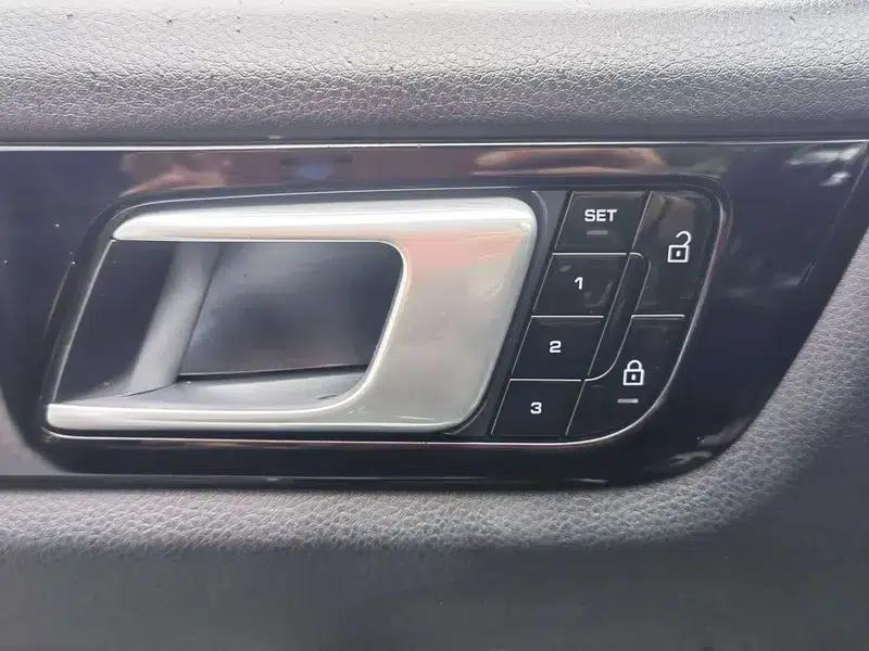 Cayenne E-Hybrid 2019 Cayenne E-Hybrid 2.0T — миниатюра 39