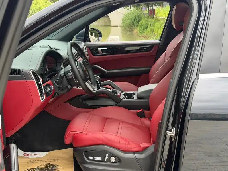 Cayenne E-Hybrid 2021 Cayenne E-Hybrid 2.0T — миниатюра 16