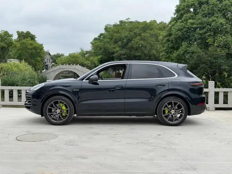 Cayenne E-Hybrid 2021 Cayenne E-Hybrid 2.0T — миниатюра 3