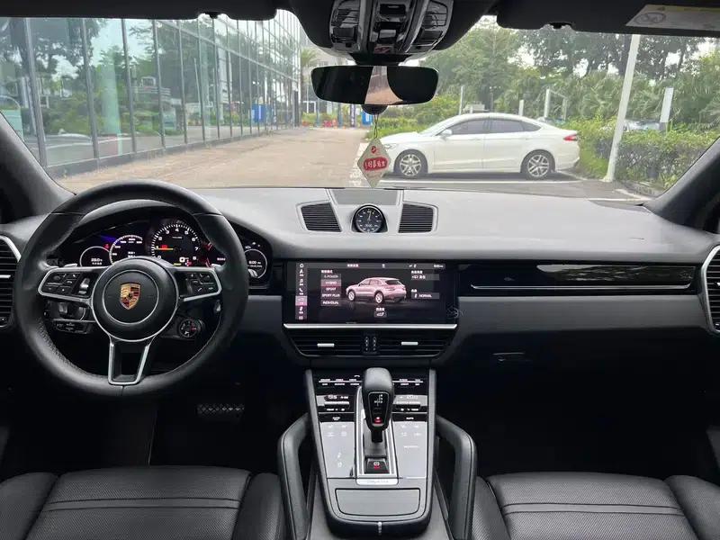 Cayenne E-Hybrid 2019 Cayenne E-Hybrid 2.0T — миниатюра 8