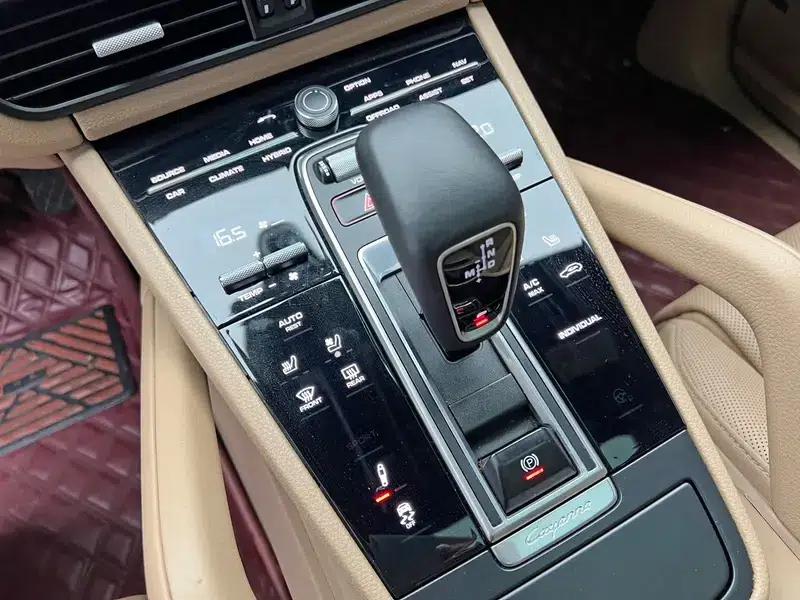 Cayenne E-Hybrid 2019 Cayenne E-Hybrid 2.0T — миниатюра 10