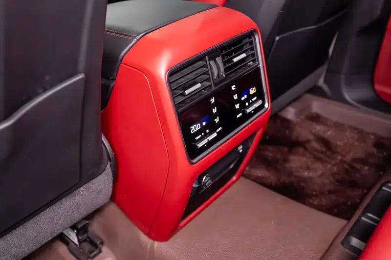 2023 Cayenne E-Hybrid 2.0T Platinum Edition — миниатюра 18