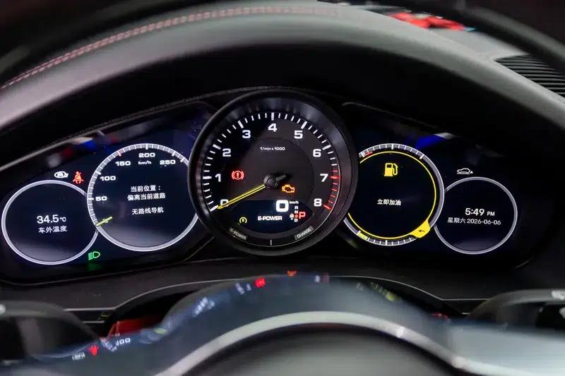 2023 Cayenne E-Hybrid 2.0T Platinum Edition — миниатюра 20