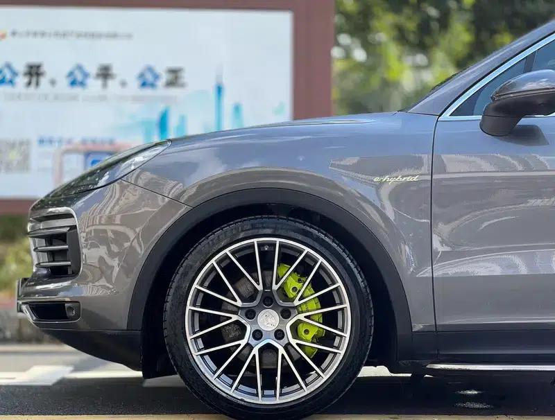Cayenne E-Hybrid 2019 Cayenne E-Hybrid 2.0T — миниатюра 11