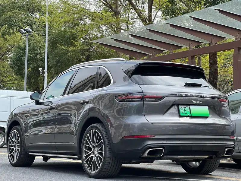 Cayenne E-Hybrid 2019 Cayenne E-Hybrid 2.0T — миниатюра 4