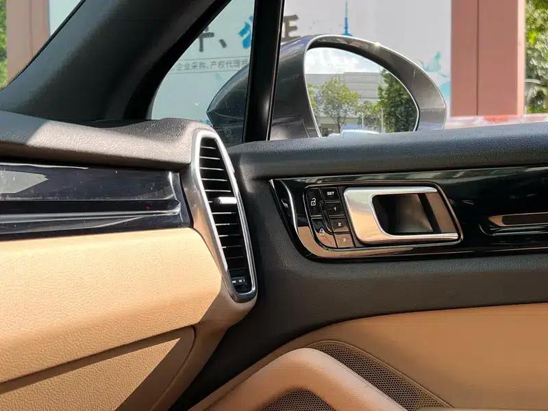 Cayenne E-Hybrid 2019 Cayenne E-Hybrid 2.0T — миниатюра 8
